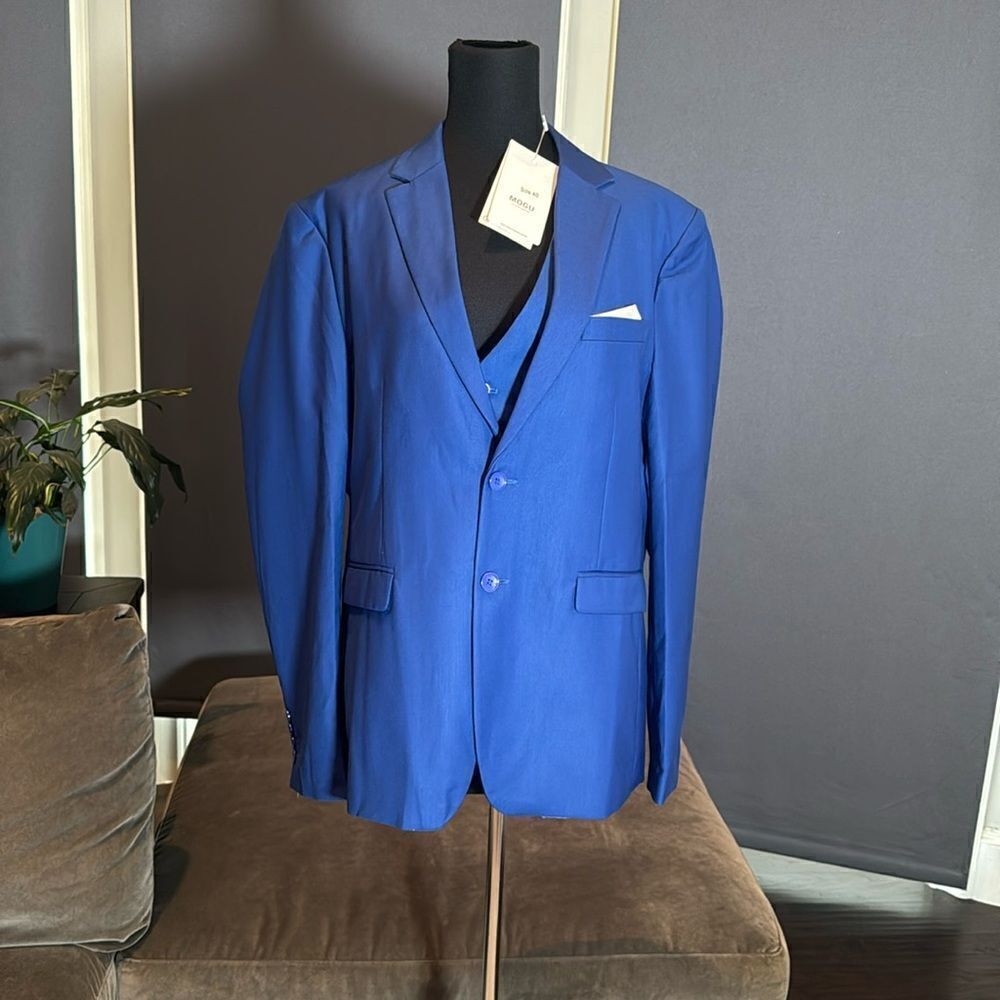 Men’s Mogu Blue 3 Piece Suit TwoButton Notched Lapel Size 40 Jacket 36 Pants NWT